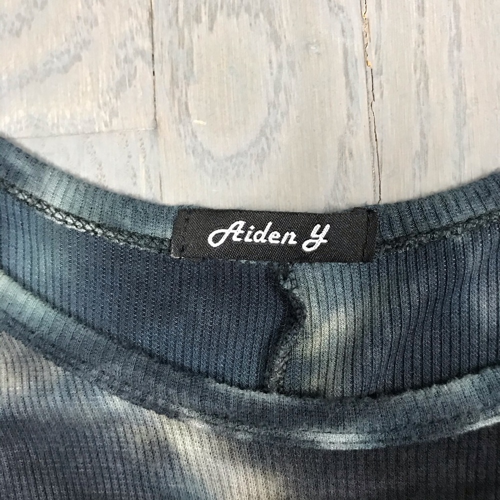 Aiden Y Tie Dye 3/4 Sleeve Ribbed Loose Swing Top - Picture 2 of 7